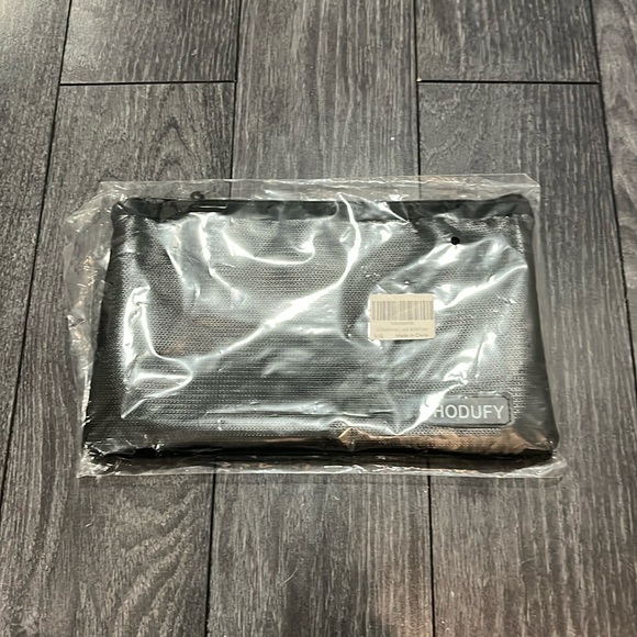 NWT Fireproof zip bag - Picture 2 of 6